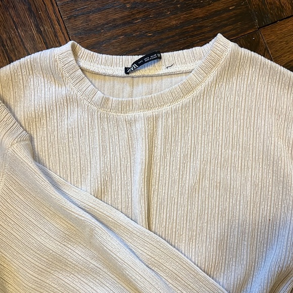 Zara cream colored gathered waist sweater with slightly puffed sleeves - Picture 2 of 2